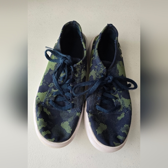 Kids Under Armour Canvas Camo shoes size 2Y - Picture 7 of 10